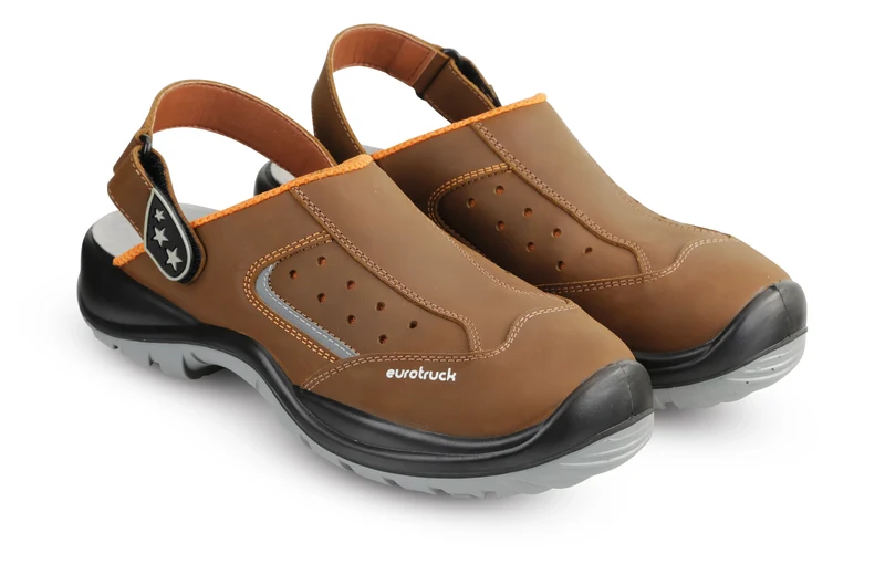 Lion Brown, sabot