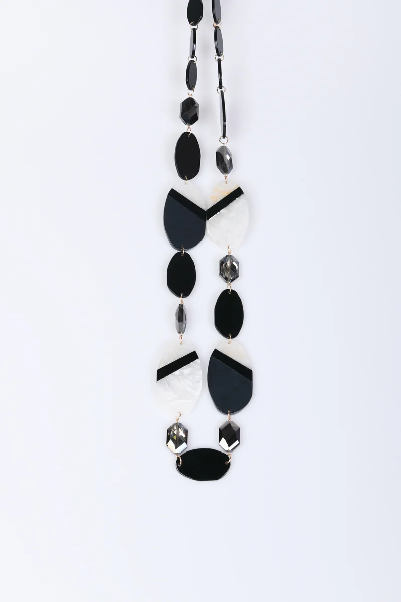 Collana lunga con pendenti