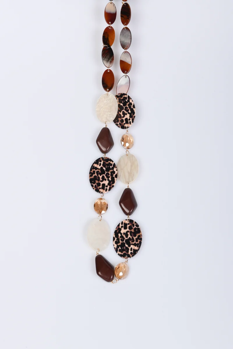 Collana lunga con pendenti