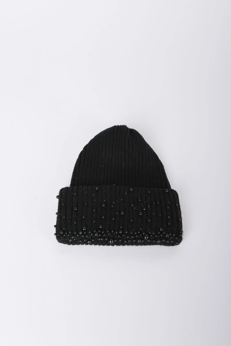 Berretto in maglia con perline