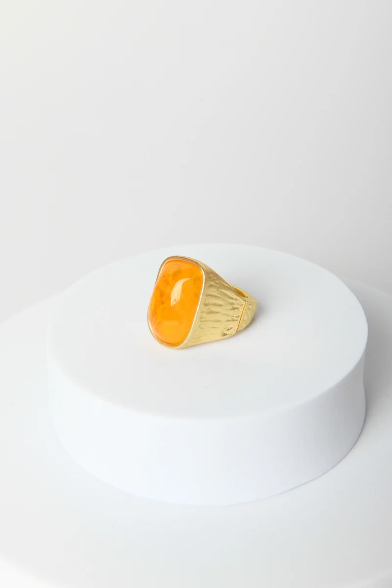 Anello con pietra