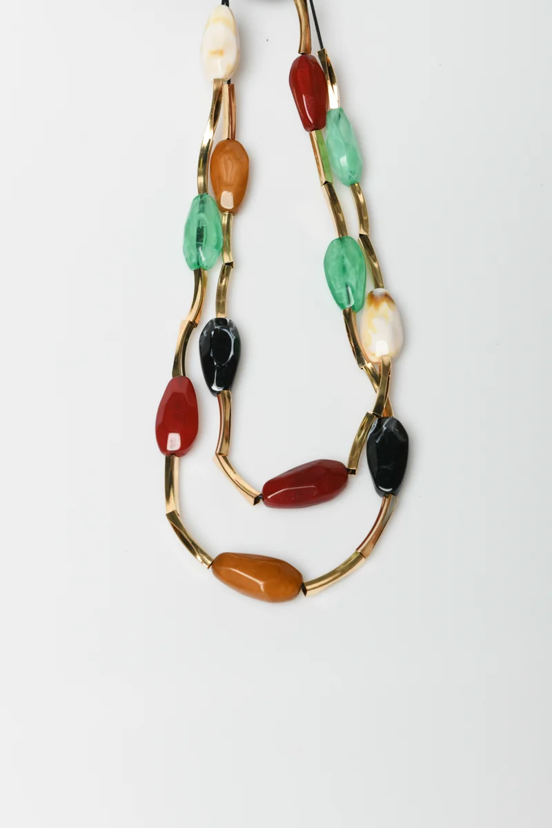 Collana lunga con pietre