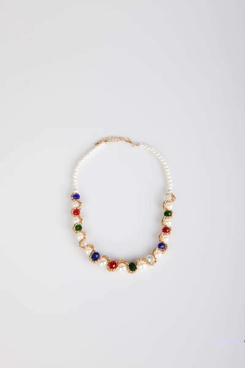 Collana con pietre e perle