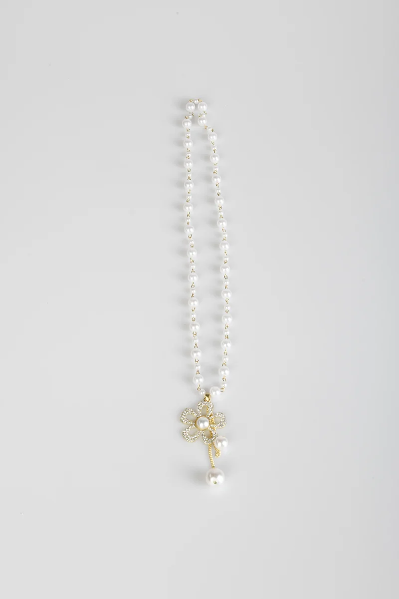 Collana con pendente a fiore