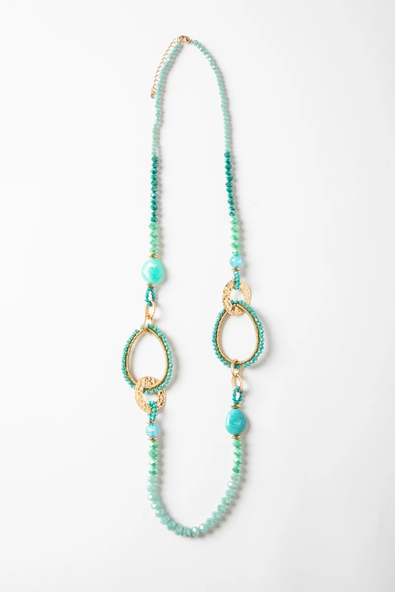 Collana lunga con cerchi e perline