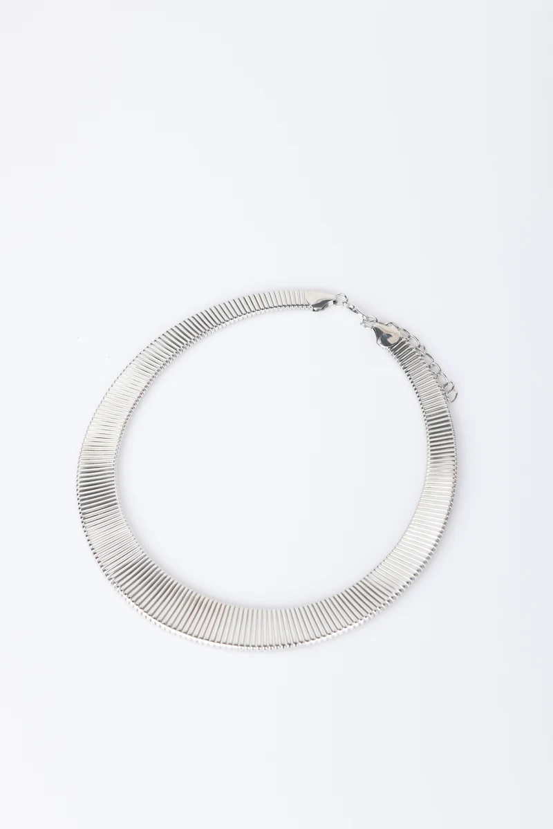 Collana rigida zigrinata