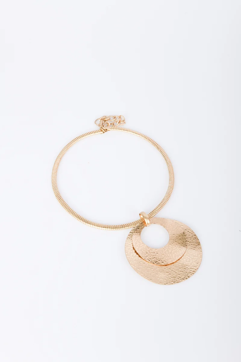 Collana rigida con pendente a cerchio