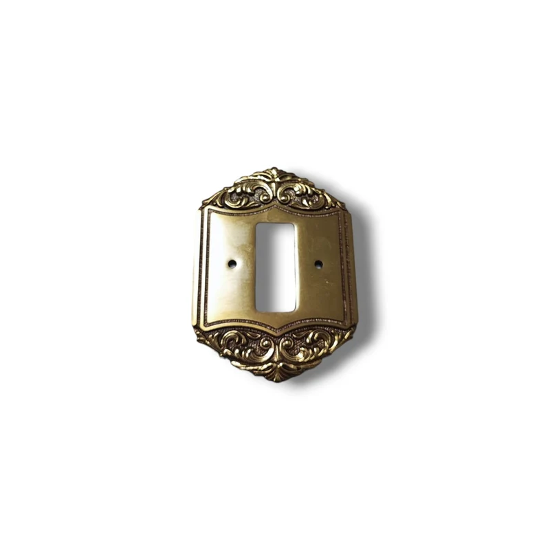Placca in ottone modello Medicea 1P per interruttore Bticino