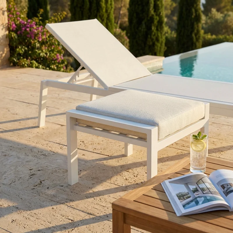 Poggiapiedi con cuscino e struttura in alluminio bianco 56x65xH41 cm